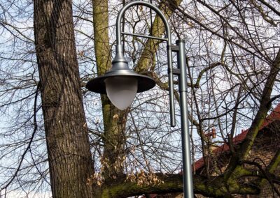 Lampa w parku.
