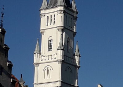 Wieża pałacu w Nakle Śląskim. Widok z boku