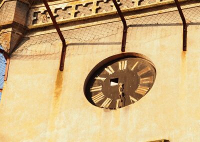 Stary zegar na wieży pałacu